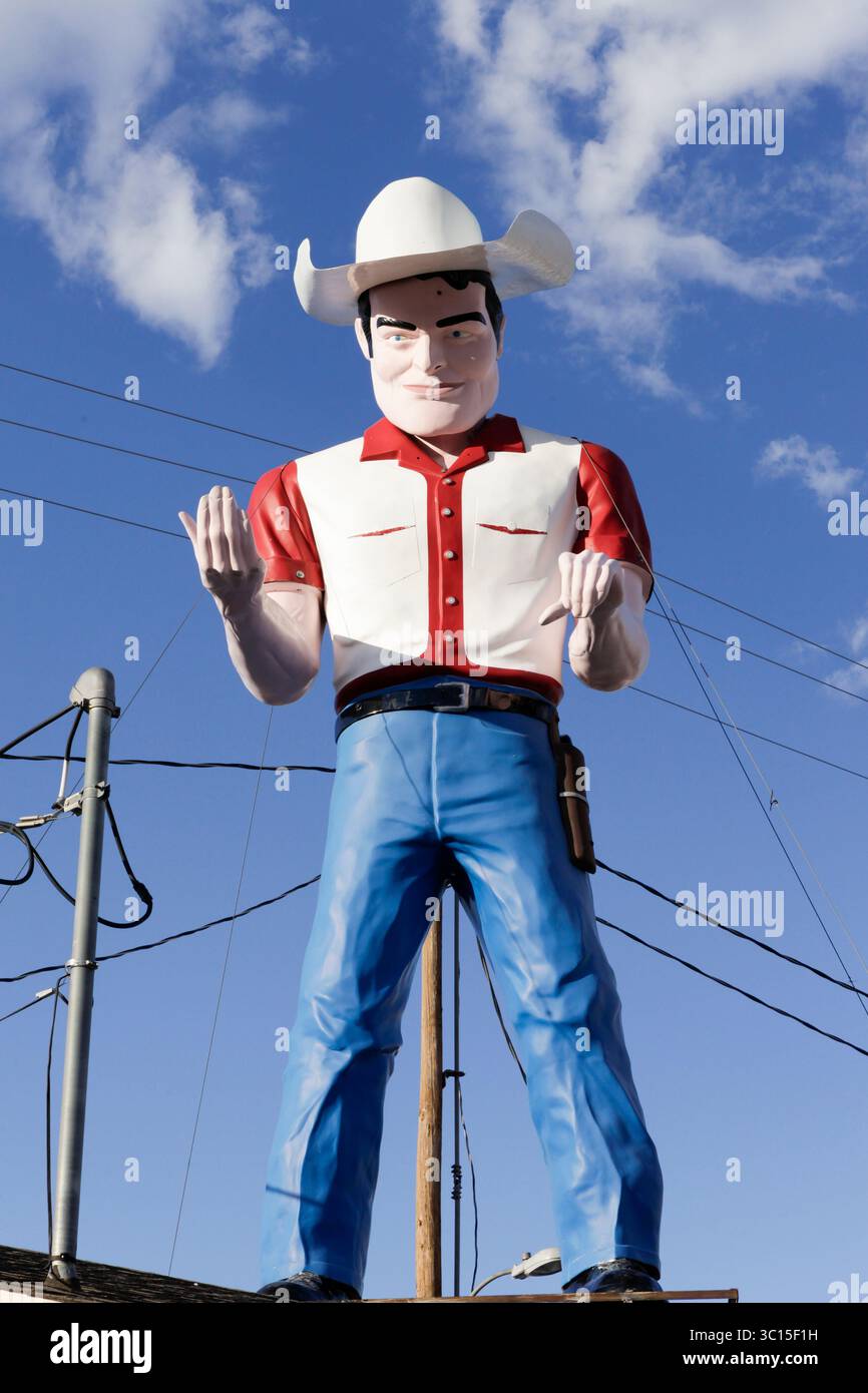 Gallup, New Mexico. Der riesige Cowboy-Schalldämpfer auf der Route 66 Stockfoto