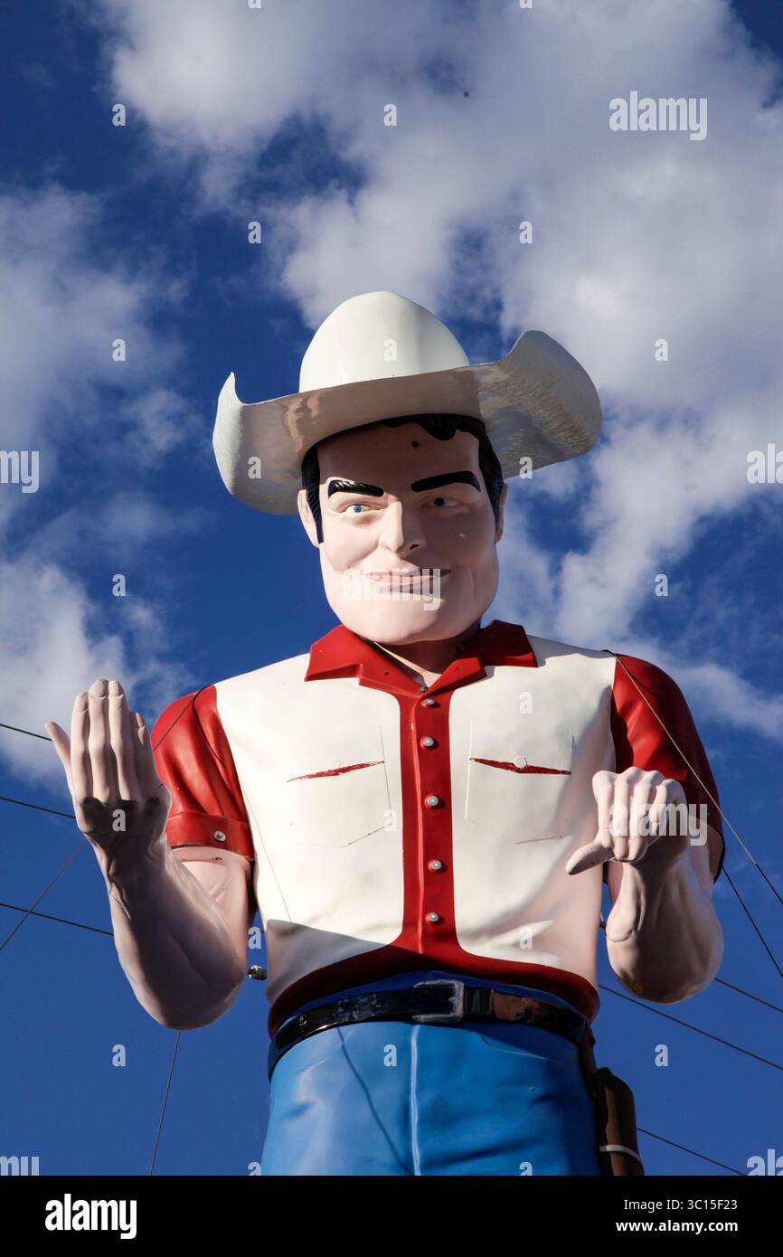 Gallup, New Mexico. Der riesige Cowboy-Schalldämpfer auf der Route 66 Stockfoto