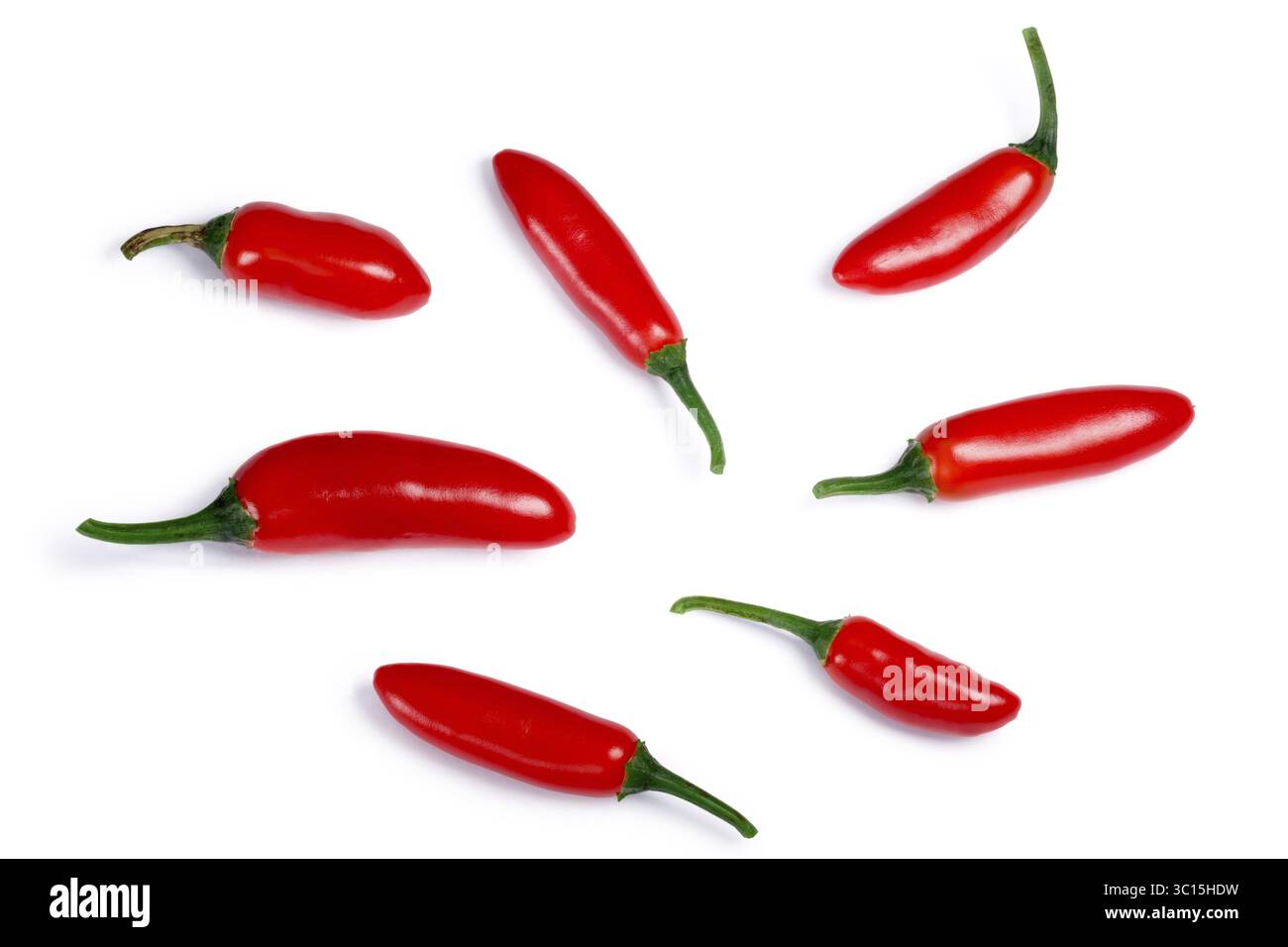 Serrano Tampiqueno Chilli (Capsicum Annuum), rot reif. Schneidepfade, Schatten Sie getrennt, Top Aussicht Stockfoto