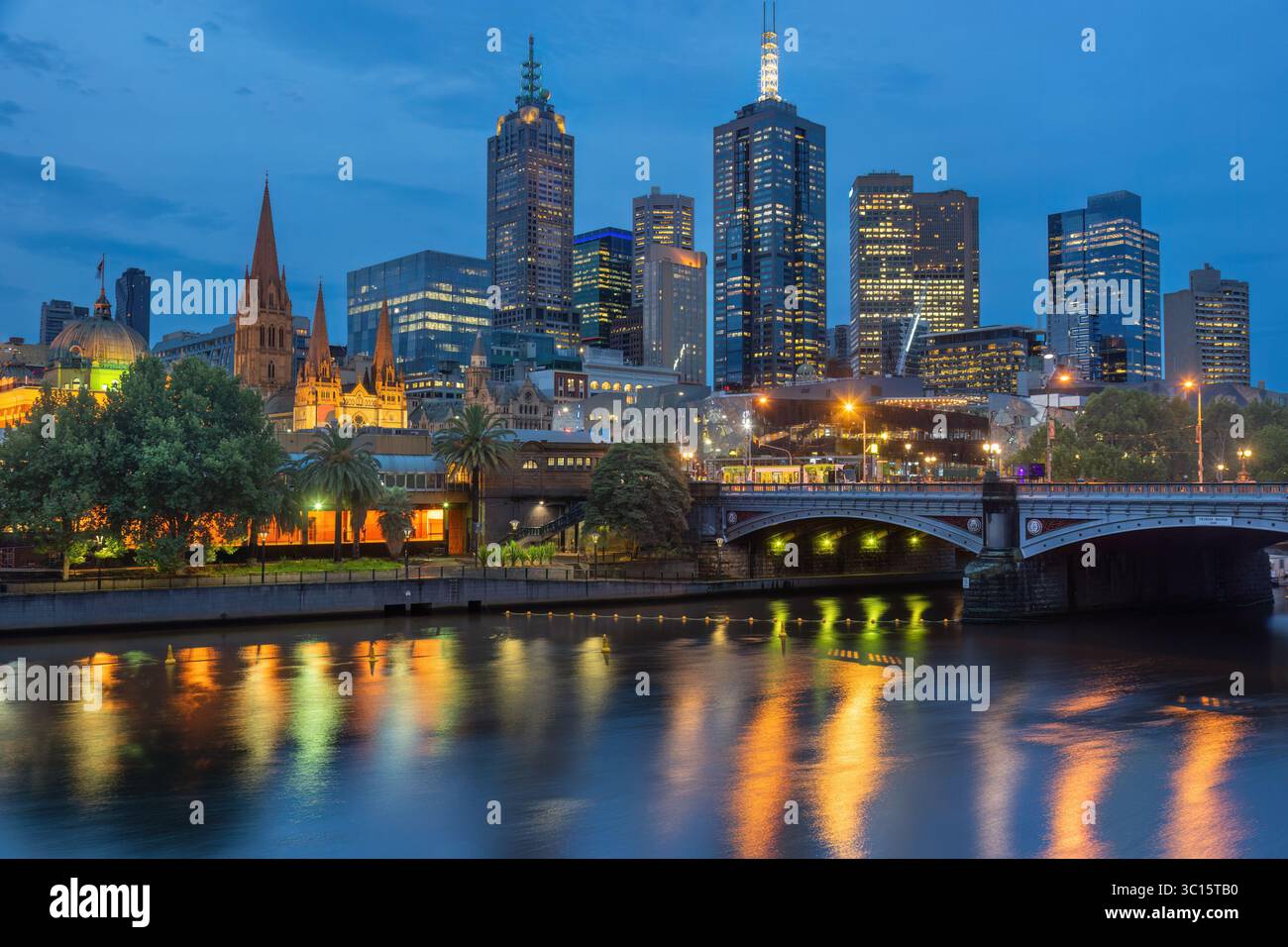 Blick über den Yarra River zum CBD von Melbourne Stockfoto
