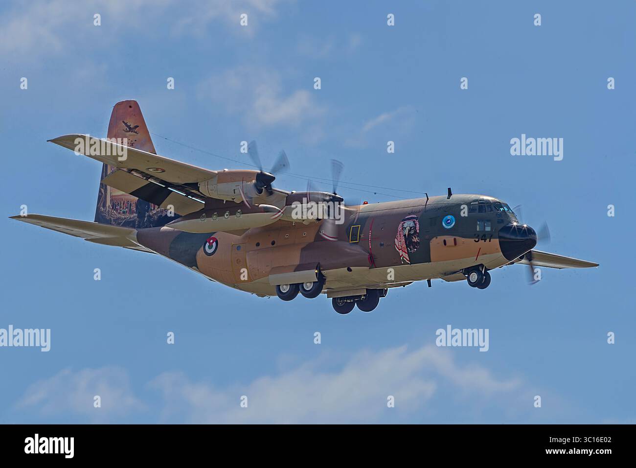 Royal Jordanian Air Force Lockheed C-130 Hercules kommt bei Royal International Air Tattoo, RAF Fairford, Gloucestershire, Vereinigtes Königreich 16.07.2025 an Stockfoto