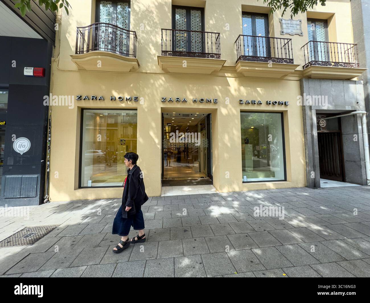 ZARA Haus in Calle Fuencarral, Chamberi, Madrid, Spanien Stockfoto