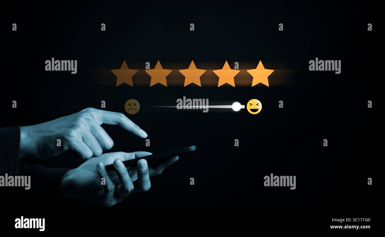 Benutzer bewerten die Serviceerfahrung in der Online-Anwendung. Konzept der Umfrage zur Zufriedenheit mit Kundenbewertungen. Kunde bewertet die Qualität Stockfoto