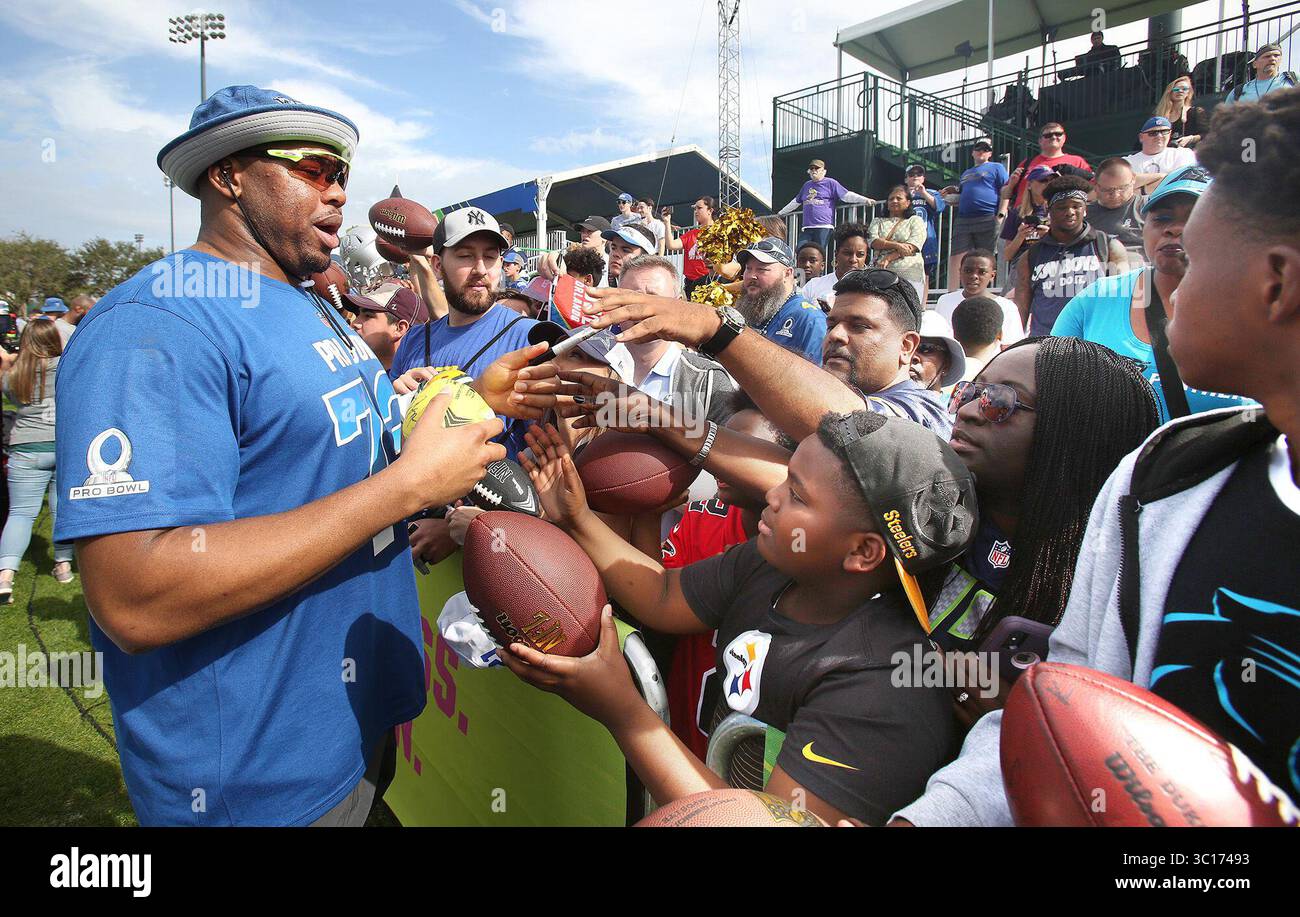 23. Januar 2019 – Orlando, FL, USA – NFC Chicago Bears Tackle Charles Leno Jr. unterzeichnet Autogramme während des NFL Pro Bowl-Trainings bei ESPN Wide World of Sports am Mittwoch, den 23. Januar 2019. (Foto: © Stephen M. Dowell/Orlando Sentinel/TNS via ZUMA Wire) Stockfoto