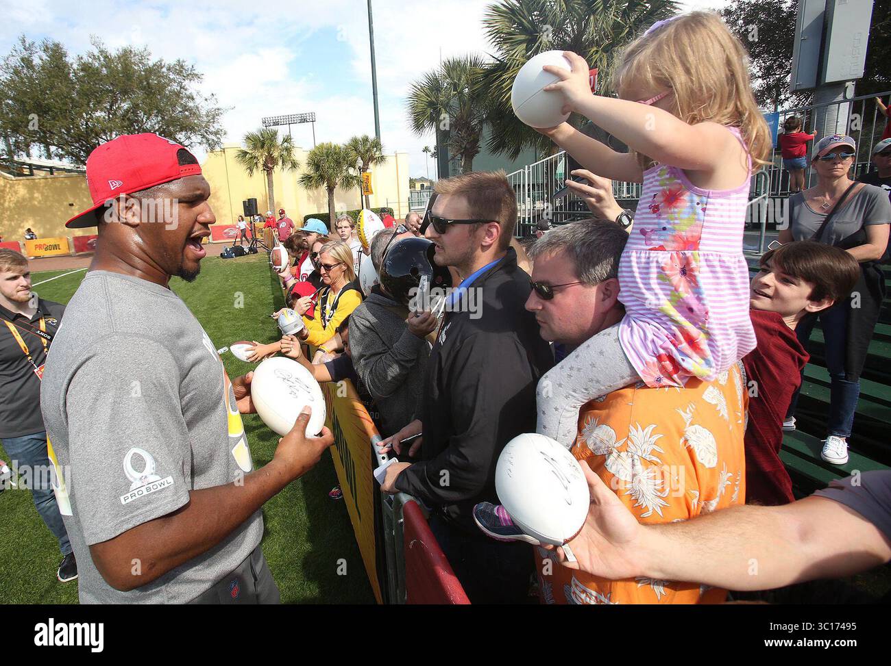 23. Januar 2019 – Orlando, FL, USA – AFC Jacksonville Jaguars Defensive End Calais Campbell unterzeichnet Autogramme während des NFL Pro Bowl-Trainings bei ESPN Wide World of Sports am Mittwoch, den 23. Januar 2019. (Foto: © Stephen M. Dowell/Orlando Sentinel/TNS via ZUMA Wire) Stockfoto