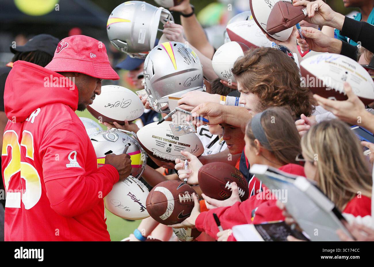 23. Januar 2019 – Orlando, FL, USA – der AFC Houston Texans Running Back Lamar Miller versucht, mit den augographischen Demansen beim NFL Pro Bowl Training am Mittwoch, den 23. Januar 2019, Schritt zu halten. (Foto: © Stephen M. Dowell/Orlando Sentinel/TNS via ZUMA Wire) Stockfoto