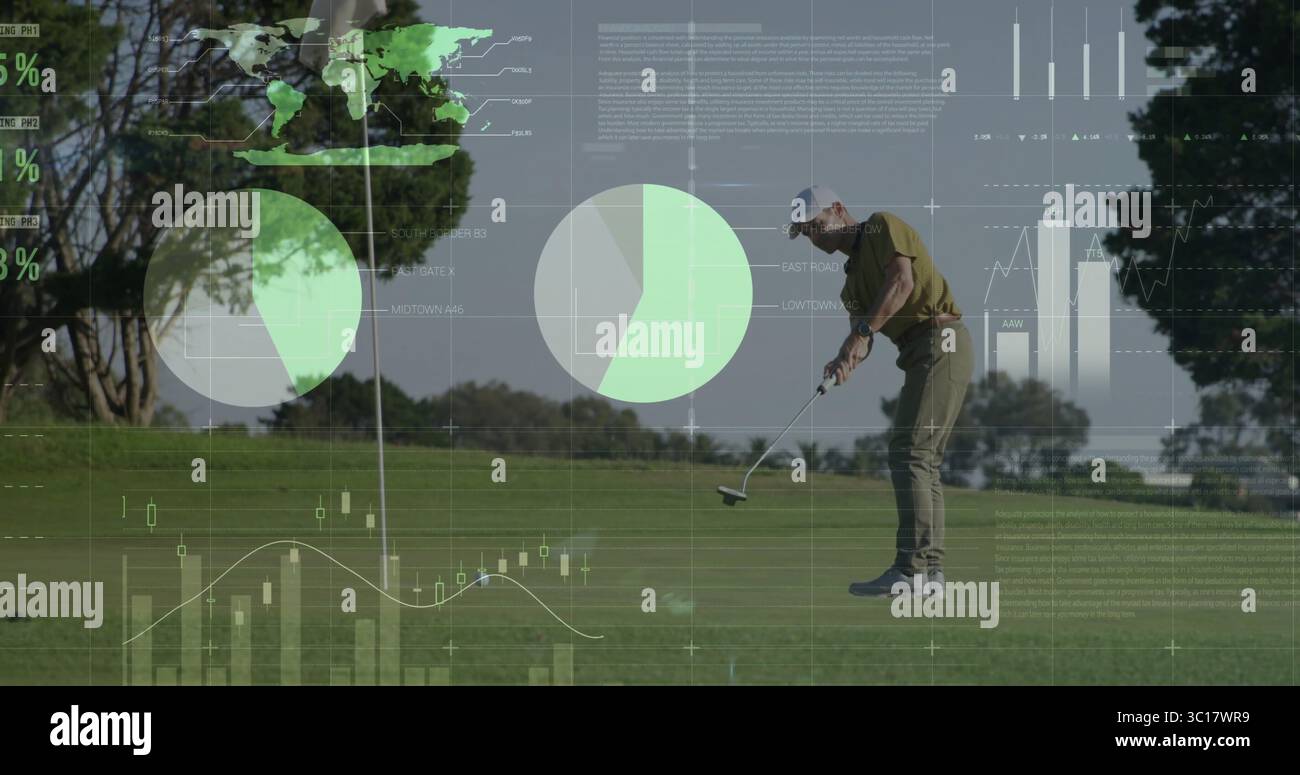 Der Golfspieler ist mit einem eindrucksvollen Golfball auf dem Grün des Golfplatzes ausgestattet, mit Putter, Fahnenstift, Kartenkopierraum Stockfoto