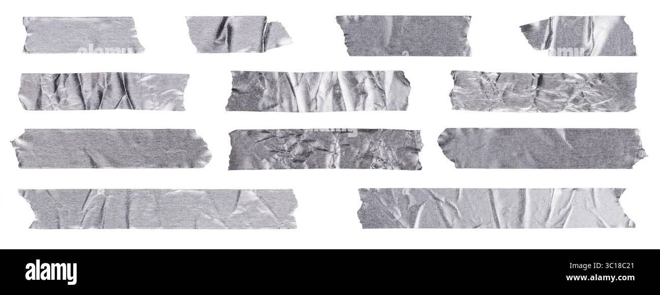 Silbernes glitzerndes gerissenes Klebeband, isoliert auf weißem Hintergrund Stockfoto