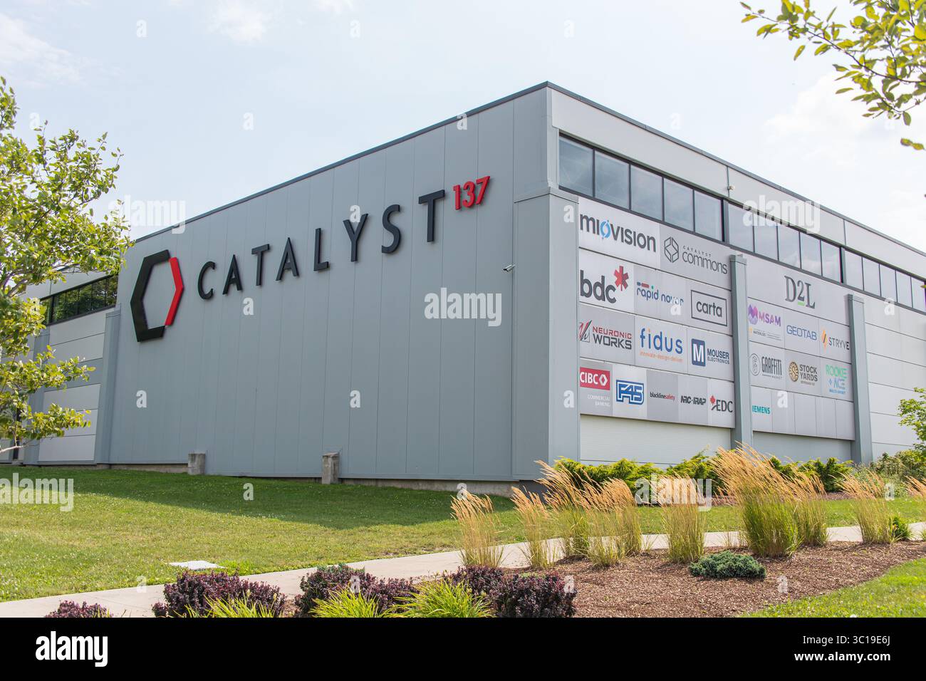 Außenansicht des Catalyst 137 in Kitchener, einem Technologiezentrum mit mehreren innovationsorientierten Unternehmen und Start-ups in einer modernen Anlage. Stockfoto