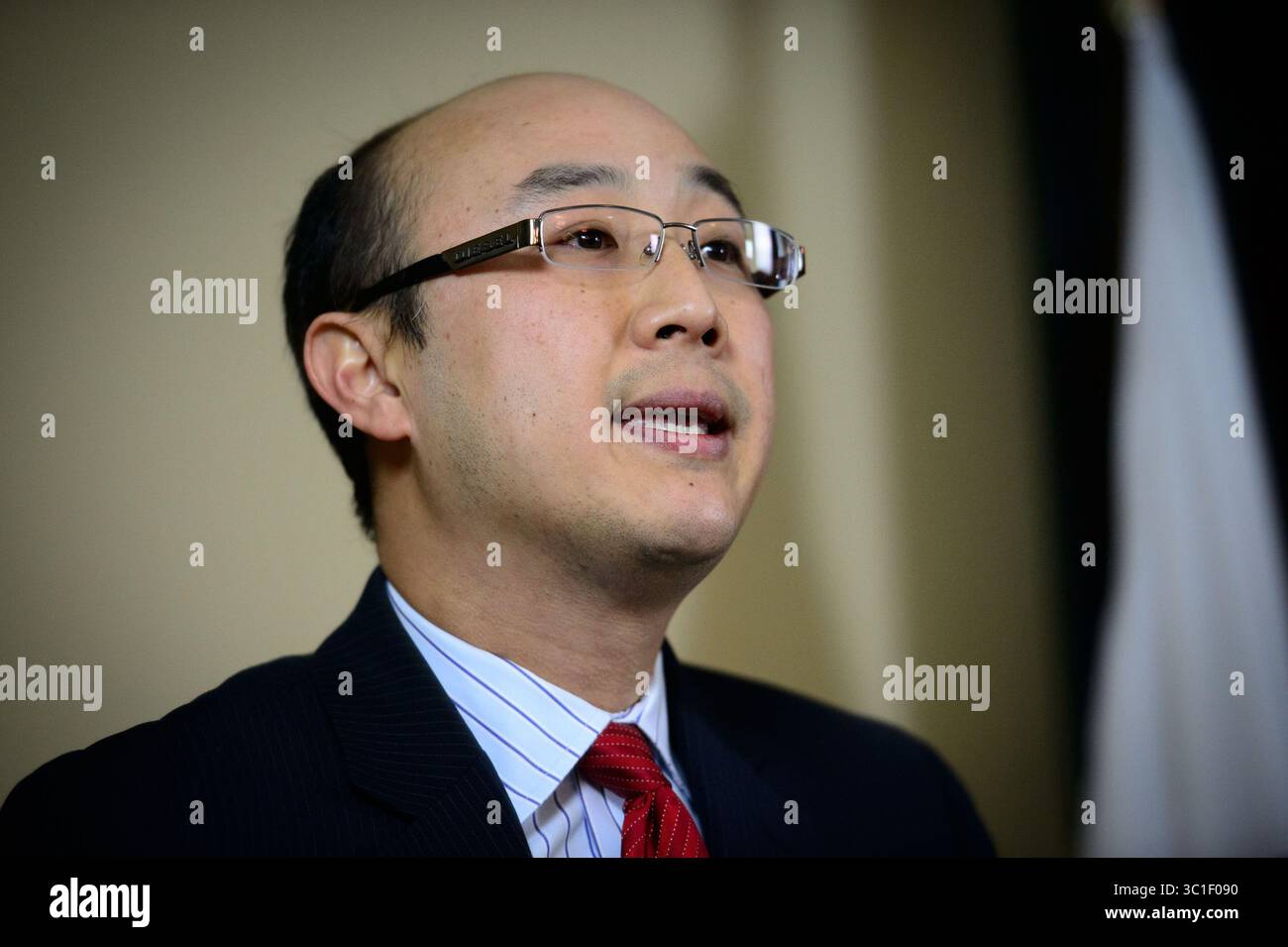 29. Januar 2014 – St. Paul, Minnesota, USA – John Choi, Staatsanwalt von Ramsey County und Tom Smith, Polizeichef von St. Paul gaben am Mittwoch bekannt, dass â œwe nicht über einen angemessenen doubtâ€ hinaus beweisen kann, dass jemand in der Erzdiözese St. Paul und Minneapolis gegen das Gesetz verstoßen hat churchâ, wenn er Vorwürfe gegen ein entlassenes Mitglied des St. Paul Geistlichen bearbeitet hat, das jetzt wegen sexuellen Missbrauchs zweier Jungen im Gefängnis ist. Mittwoch, 29. Januar 2014 (Bild: Glen Stubbe/Minneapolis Star Tribune/TNS via ZUMA Wire) Stockfoto