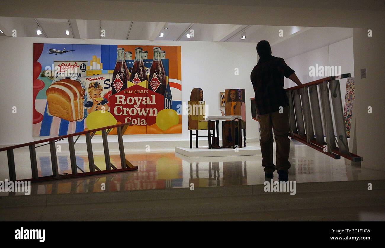 3. April 2015: Minneapolis, MN, USA - Stillleben #35, 1963 (Öl und Collage auf Leinwand) von Tom Wesselmann, Amerikaner, 1931–2004. / Minneapolis, MN / 3. April 2015 /11:30 UHR - HINTERGRUNDINFORMATIONEN: In der amerikanischen Kultur-Fantasie war die Pop-Kunst eine nationale Feier des typisch amerikanischen Phänomens „Konsumkultur“, alles Hotdogs, Ketchup und Beach Bingo. Aber es gab eine weltweite Blütezeit ähnlicher Einstellungen, die das Walker Art Center in „International Pop“ wiedergibt, einer Show mit etwa 125 Gemälden, Skulpturen, Filmen, Collagen und anderen Kunstwerken, die vom 11. April bis 6. September läuft. Stockfoto