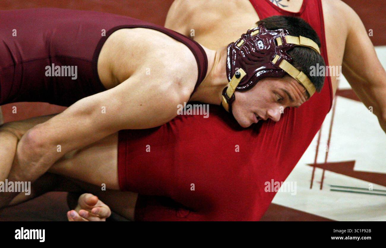 Zuweisen. #00006935A 22. Februar 2009 - ALLGEMEINE INFORMATIONEN: Gophers Herren Basketball gegen Northwestern AUF DIESEM FOTO: Gophers Jayson Ness gewann sein 133 Pfund Spiel gegen Matt Ortega aus Indiana. (Kreditbild: Marlin Levison/Minneapolis Star Tribune/TNS via ZUMA Wire) Stockfoto