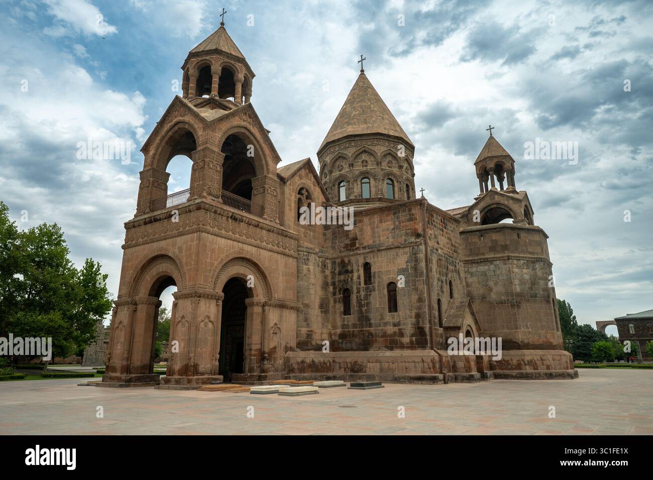 Der Mutterstuhl des Heiligen Etchmiadzin ist das herausragende Zentrum der Armenisch-Apostolischen Kirche in Etchmiadzin, Armenien Stockfoto