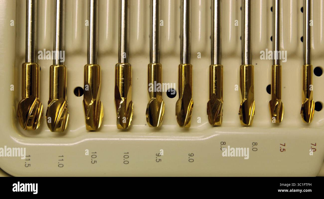 Jan 08, 2005 - Toronto, ON, KANADA - Progessive Größen von Bohrkronen sind nur ein Teil der Werkzeuge, die in der orthopädischen Chirurgie in der Critical Care Unit (CRCU) des Sunnybrook und des Women's College Hospital eingesetzt werden. (Kreditbild: Rick Madonik/Minneapolis Star Tribune/TNS via ZUMA Wire) Stockfoto