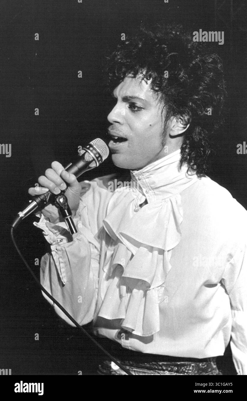 5. Juli 1984 - USA - 5. Juli 1984 Prince diese Fotos von Prince in Aktion wurden Anfang des Jahres bei einem Konzert aufgenommen. Mai 1984, 5. November 1984 , Minneapolis Star Tribune (Kreditbild: David Brewster/Minneapolis Star Tribune/TNS via ZUMA Wire) Stockfoto