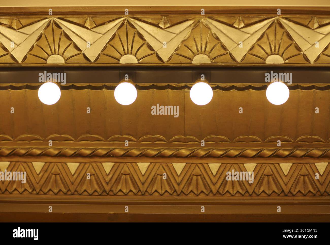 6. Januar 2015 - St. Paul, MN, USA - Detail der dekorativen Deckenverkleidung in der Hauptlobby des 1931 ersten National Bank Gebäudes in der Innenstadt von St. Paul. â€¢ in der Innenstadt von St. Paul befindet sich die beste Sammlung moderner Gebäude der Twin Cities. Architektonische Details von einigen der schönsten Beispiele der Moderne von St. Paul wurden am Dienstag Nachmittag, dem 6. Januar 2015, fotografiert. (Bild: Jeff Wheeler/Minneapolis Star Tribune/TNS via ZUMA Wire) Stockfoto