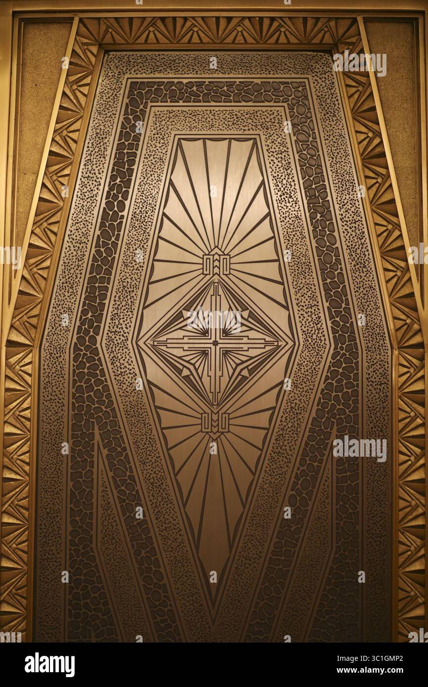 6. Januar 2015 - St. Paul, MN, USA - Detail des Entwurfs an den Aufzugstüren in der Hauptlobby des 1931 ersten National Bank Gebäudes in der Innenstadt von St. Paul. â€¢ in der Innenstadt von St. Paul befindet sich die beste Sammlung moderner Gebäude der Twin Cities. Architektonische Details von einigen der schönsten Beispiele der Moderne von St. Paul wurden am Dienstag Nachmittag, dem 6. Januar 2015, fotografiert. (Bild: Jeff Wheeler/Minneapolis Star Tribune/TNS via ZUMA Wire) Stockfoto