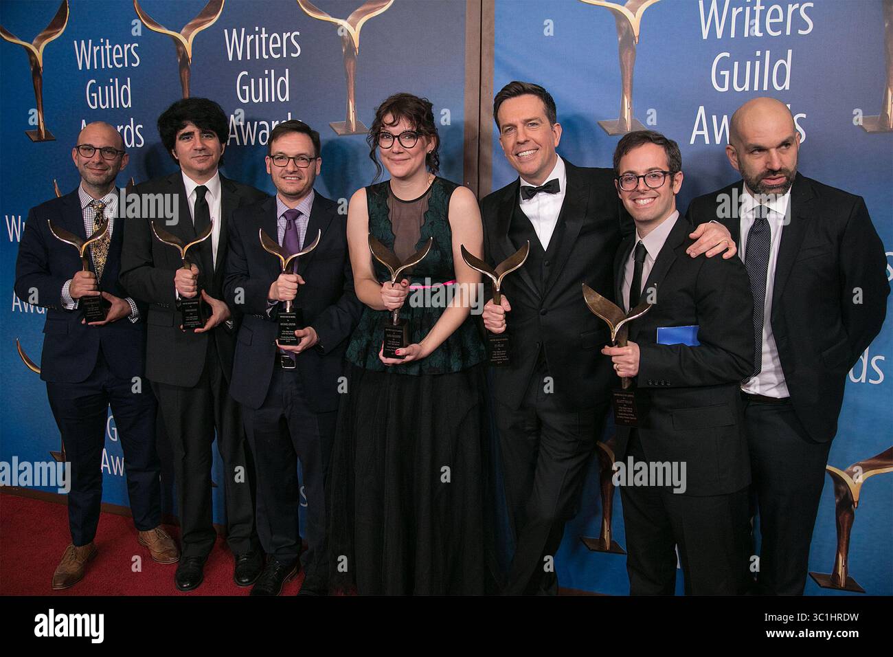 17. Februar 2019 - Los Angeles, Kalifornien, Vereinigte Staaten von Amerika - Autoren von 'The Fake News with Ted', Gewinner von Comedy/Variety Specials, posieren im Presseraum der Writers Guild Awards 2019 im Beverly Hilton Hotel am Sonntag, den 17. Februar 2019 in Beverly Hills, Kalifornien. JAVIER ROJAS/PI (Bild: © Prensa Internacional Via ZUMA Wire) Stockfoto