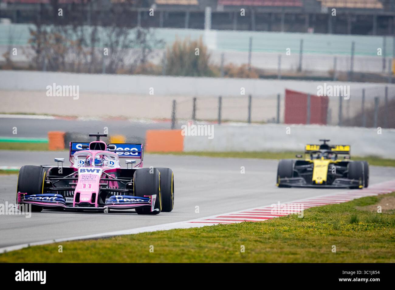 20. Februar 2019 - Montmelo, Barcelona, Katalonien, Spanien - HÅ¸lkenberg Auto vor Sergio Perez am Morgen der dritten Fahrt der F1 Test Days auf der Montmelo Strecke gesehen. (Foto: © Javier Martinez de La Puente/SOPA Bilder via ZUMA Wire) Stockfoto