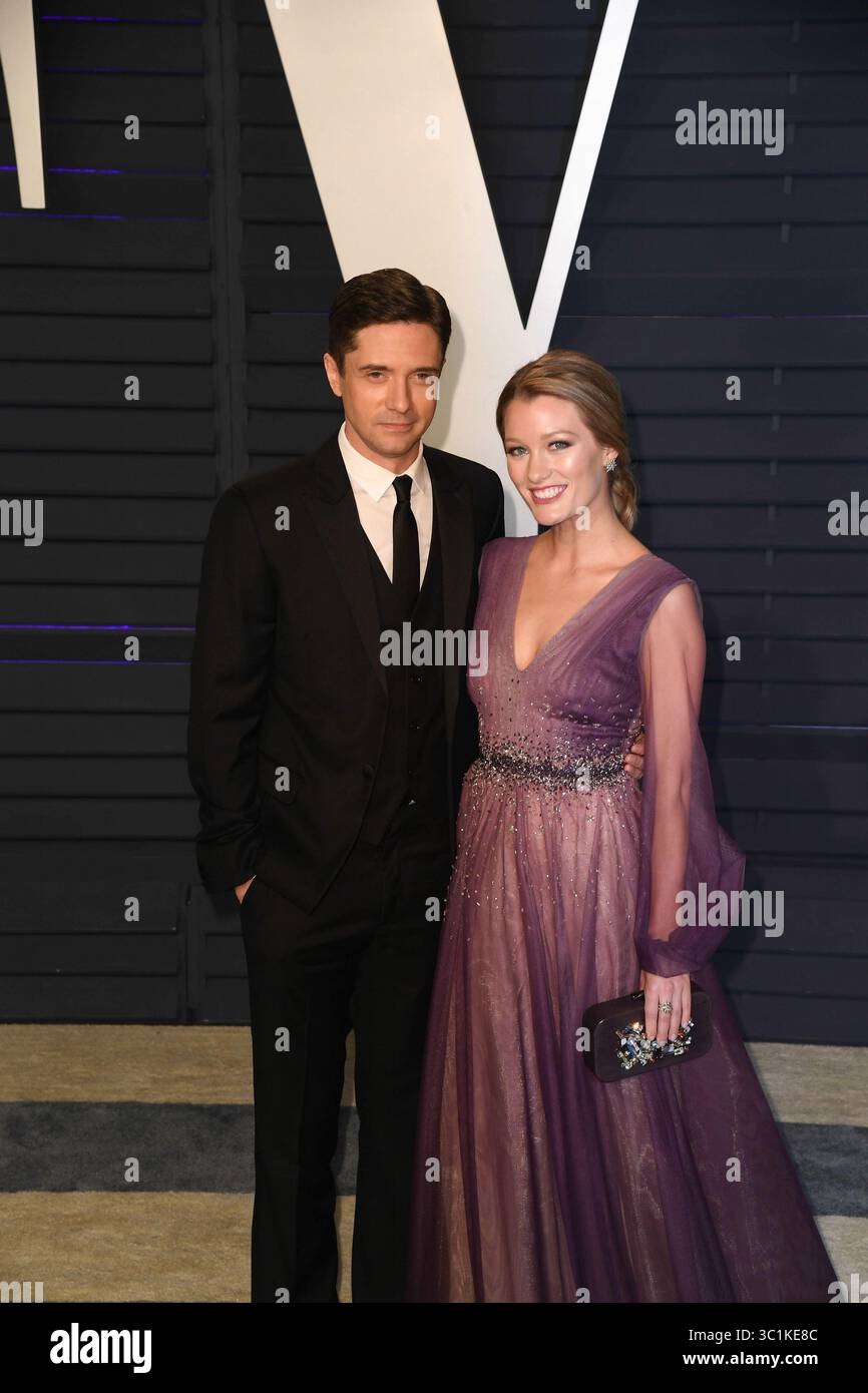 24. Februar 2019 – Los Angeles, Kalifornien, USA – LOS ANGELES, KALIFORNIEN – 24. FEBRUAR: Topher Grace und Ashley Hinshaw bei der Vanity Fair Oscar Party am 24. Februar 2019 in Los Angeles, Kalifornien. Foto: ImageSPACE (Foto: © Imagespace via ZUMA Wire) Stockfoto