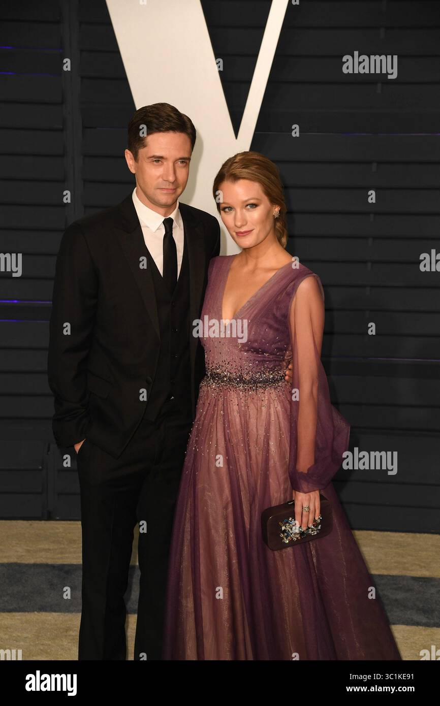 24. Februar 2019 – Los Angeles, Kalifornien, USA – LOS ANGELES, KALIFORNIEN – 24. FEBRUAR: Topher Grace und Ashley Hinshaw bei der Vanity Fair Oscar Party am 24. Februar 2019 in Los Angeles, Kalifornien. Foto: ImageSPACE (Foto: © Imagespace via ZUMA Wire) Stockfoto