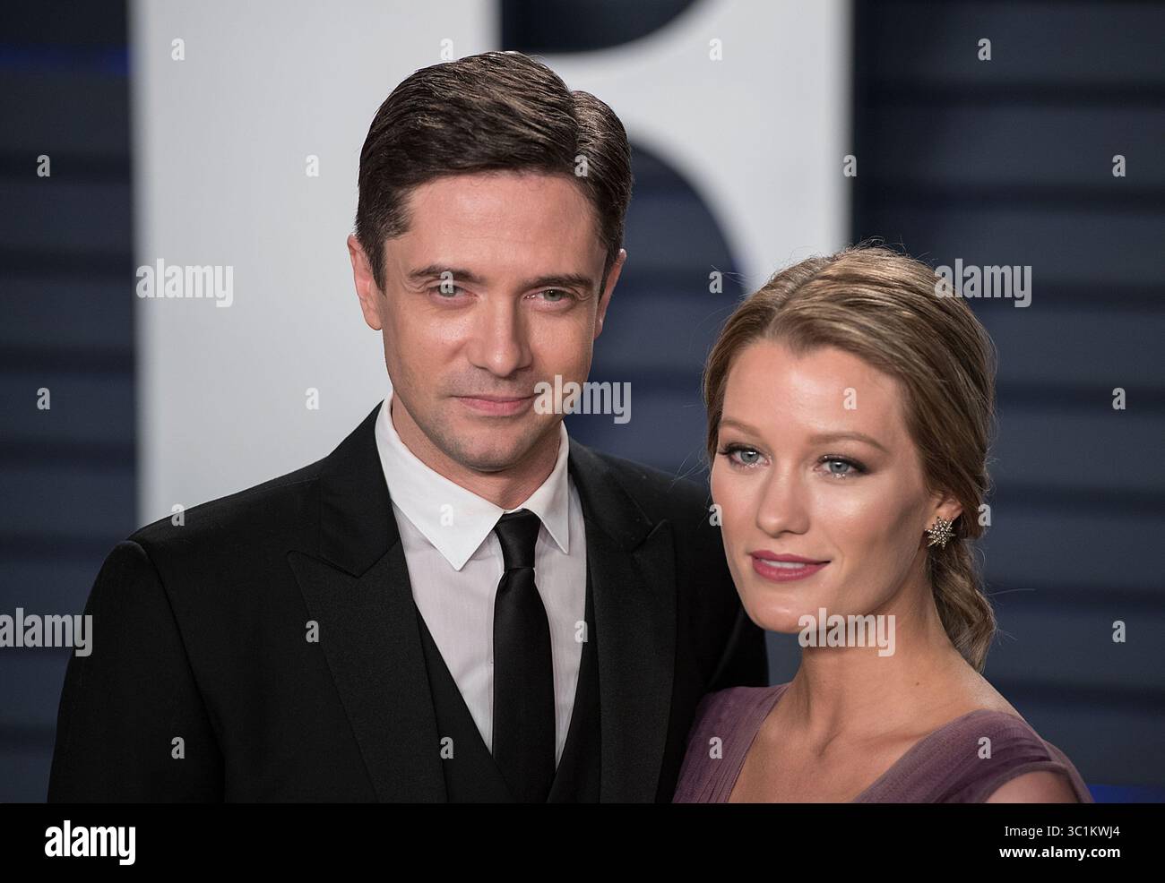 24. Februar 2019: Beverly Hills, Kalifornien, Vereinigte Staaten von Amerika: Topher Grace und Ashley Hinshaw bei der Oscar Party 2019 im Wallis Annenberg Center in Beverly Hills, Kalifornien, am Sonntag, den 24. Februar 2019. JAVIER ROJAS/PI (Bild: © Prensa Internacional Via ZUMA Wire) Stockfoto