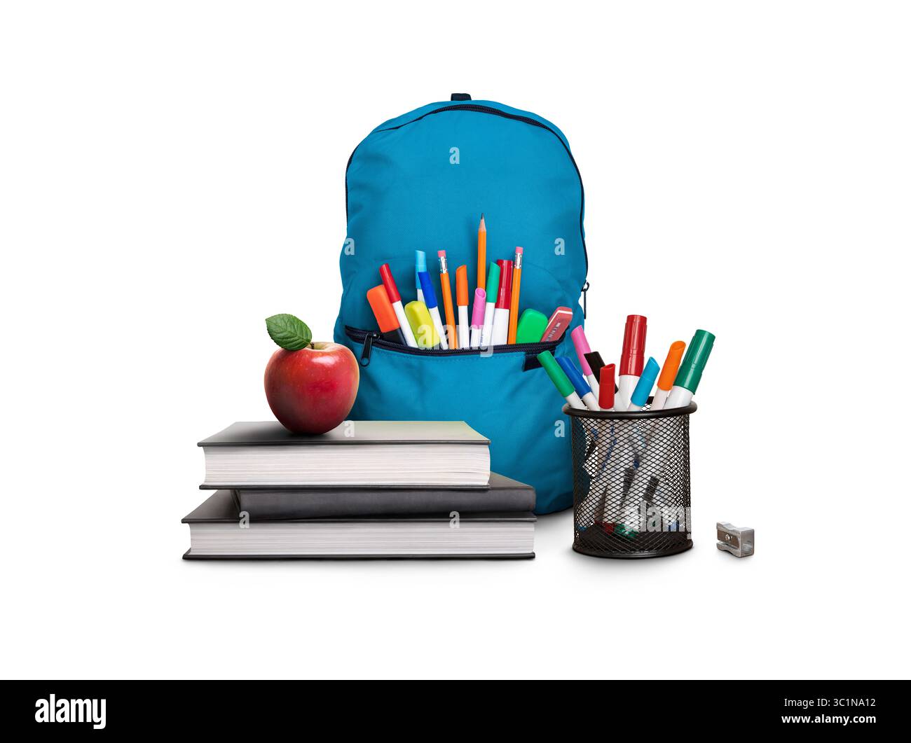 Eine Back-to-School-Szene aus einem Stapel von drei Lernbüchern, von denen man lernen kann, einem roten Apfel, einer blauen Schultasche, Stiften und Bleistiften isoliert vor weißem Hintergrund Stockfoto