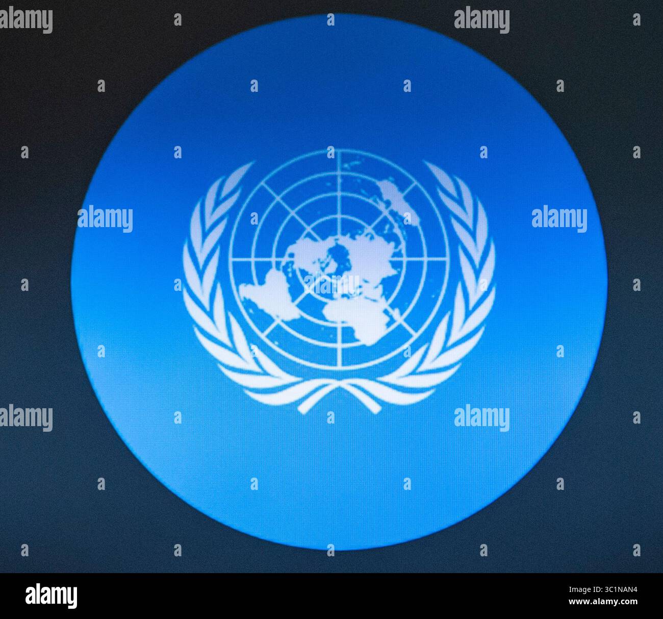 Juli 2025, Genf, Genf, Schweiz: Genf Schweiz, 23.07.2025: Vorstellung des UN-Siegel von Genf während der verstärkten nationalen Berichterstattung und Umsetzung der Menschenrechte. Pressekonferenz über die Verbesserung der nationalen Berichterstattung und Umsetzung der Menschenrechte in Bezug auf Menschenrechte durch koordiniertes Engagement auf lokaler und regionaler Ebene: Die Rolle der NMIRF (nationale Mechanismen für Umsetzung, Berichterstattung und Follow-up) und fand bei den Vereinten Nationen in Genf statt. (Kreditbild: © Eric Dubost/ZUMA Press Wire) NUR REDAKTIONELLE VERWENDUNG! Nicht für kommerzielle ZWECKE! Stockfoto