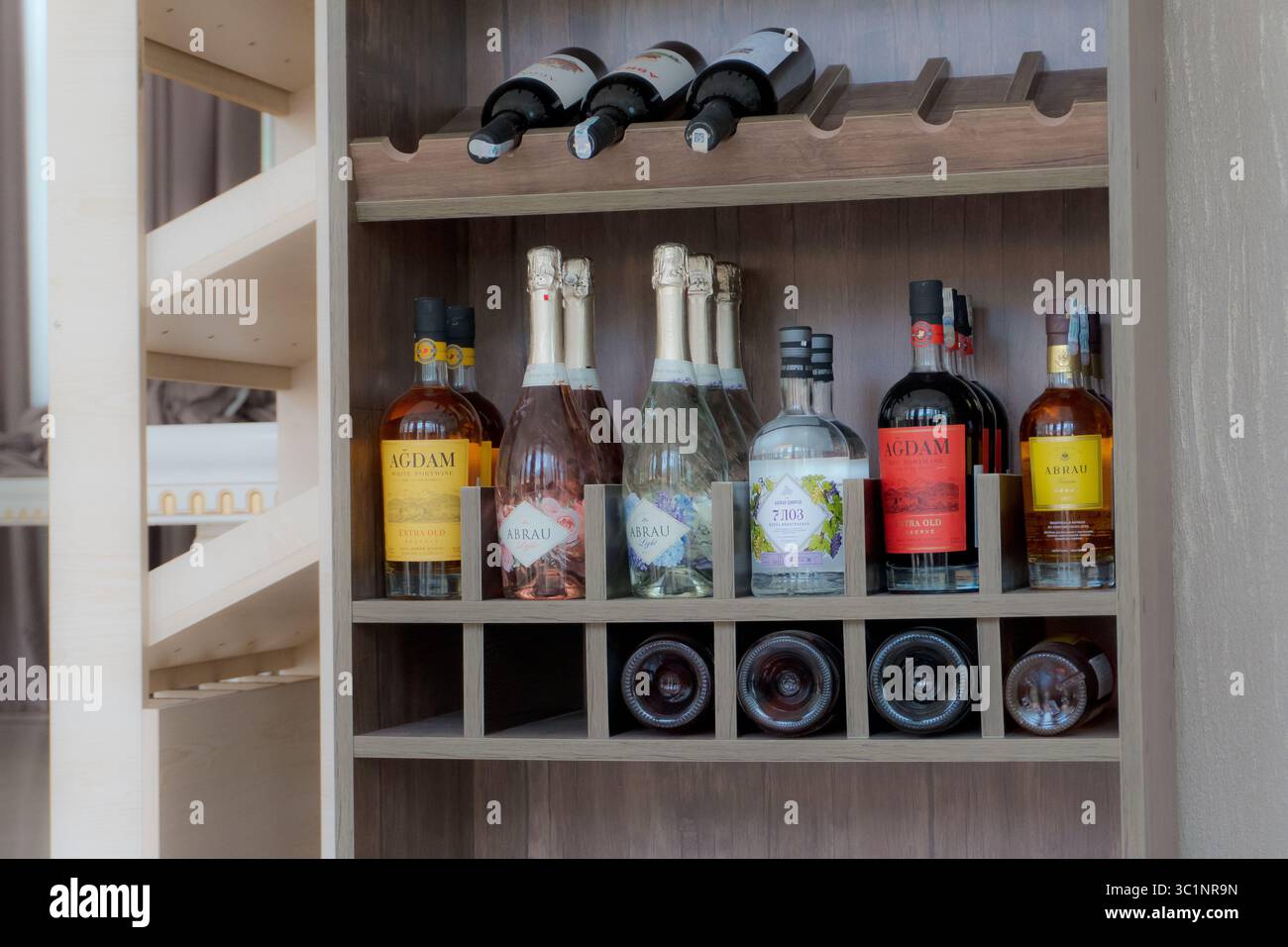 Az Abrau. Sheki Weingut. Gastronomie- und Getränkekonzept für Hotelservices im Sheki Park Hotel. Scheki, Aserbaidschan. 22.07.2025. Stockfoto