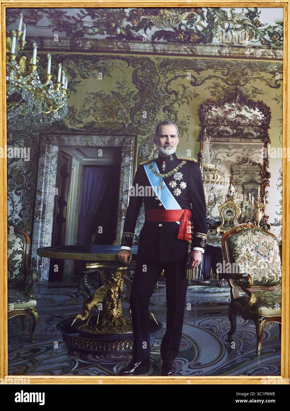 König Felipe VI., 2024, Annie Leibovitz, Foto auf grundierter Polyesterleinwand mit UV-härtenden Tinten gedruckt, Ausstellung Chronos, Sammlung Banco de España, Madrid, Spanien. Stockfoto