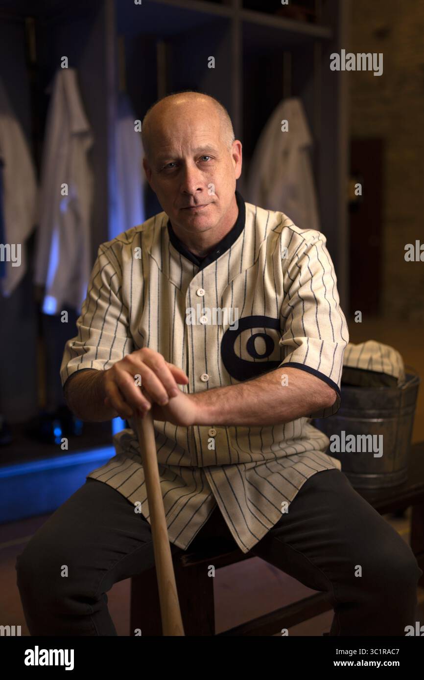 7. März 2019 – Minneapolis, MN, USA – der Schriftsteller und Regisseur Eric Simonson hat Sportshows zu einer Spezialität gemacht, darunter die Broadway-Shows Bronx Bombers und Lombardi. Das neueste ist die Weltpremiere „The Fix“ in der Minnesota Opera, in der es um Shoeless Joe Jackson und den Black Sox Skandal (die Fixed World Series 1919) geht.]..brian.peterson@startribune.com..Minneapolis, MN ..Donnerstag, 7. März 2019 (Credit Image: © Brian Peterson/Minneapolis Star Tribune Via ZUMA Wire) Stockfoto