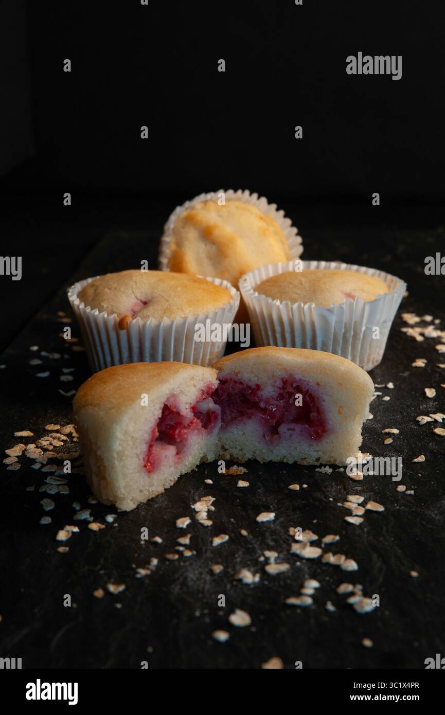 Einzelne glutenfreie Muffins Stockfoto