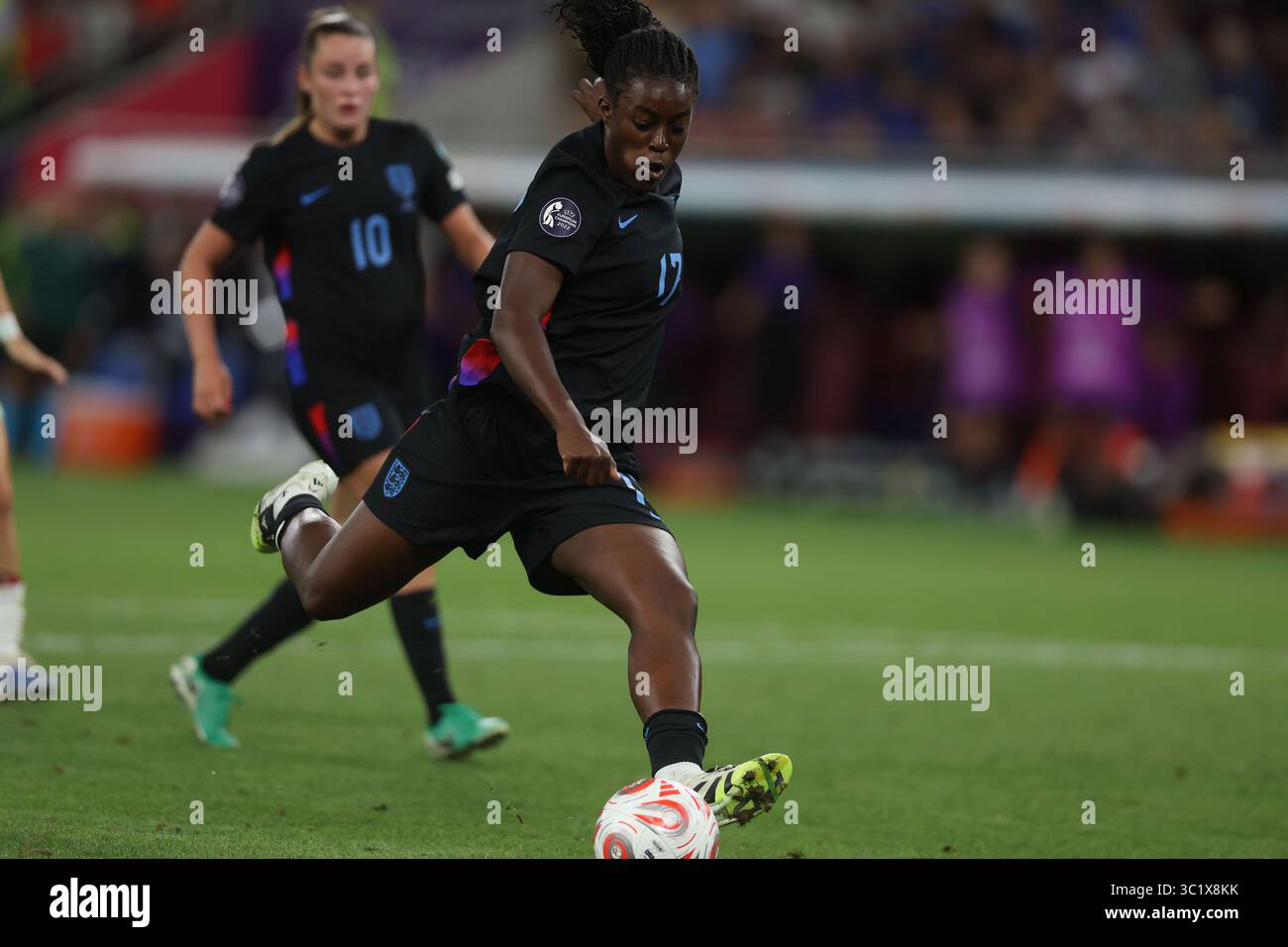 Genf, Schweiz 22. Juli 2025: Agyemang von England trifft das Tor und feiert mit der Mannschaft im Halbfinale der UEFA Women's EURO Switzerland 2025 Stockfoto