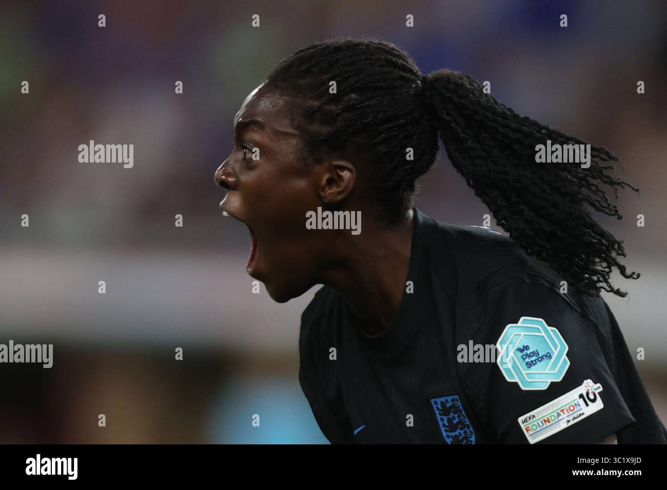 Genf, Schweiz 22. Juli 2025: Agyemang von England trifft das Tor und feiert mit der Mannschaft im Halbfinale der UEFA Women's EURO Switzerland 2025 Stockfoto