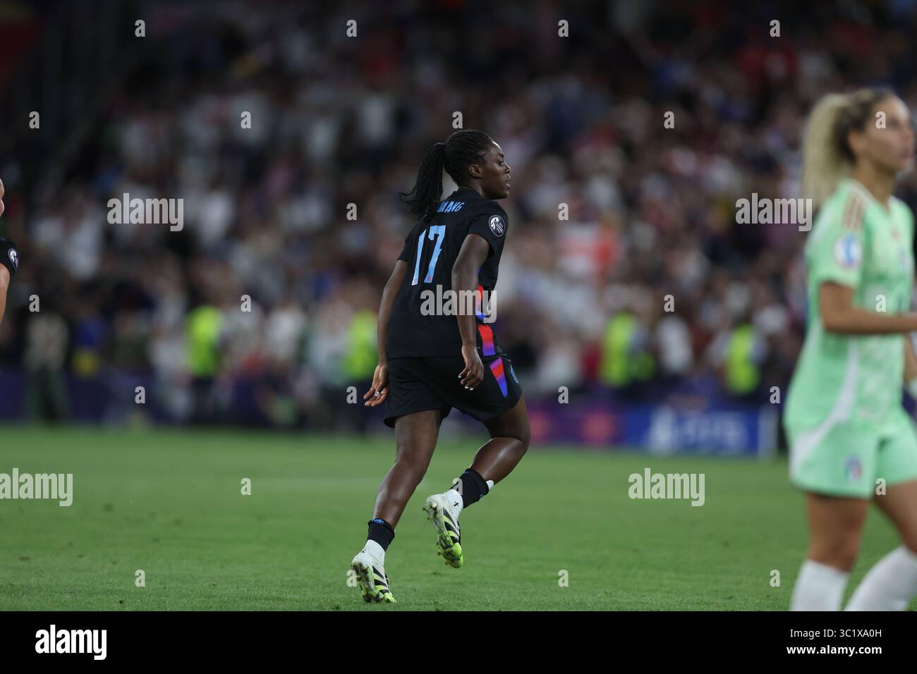 Genf, Schweiz 22. Juli 2025: Agyemang von England trifft das Tor und feiert mit der Mannschaft im Halbfinale der UEFA Women's EURO Switzerland 2025 Stockfoto