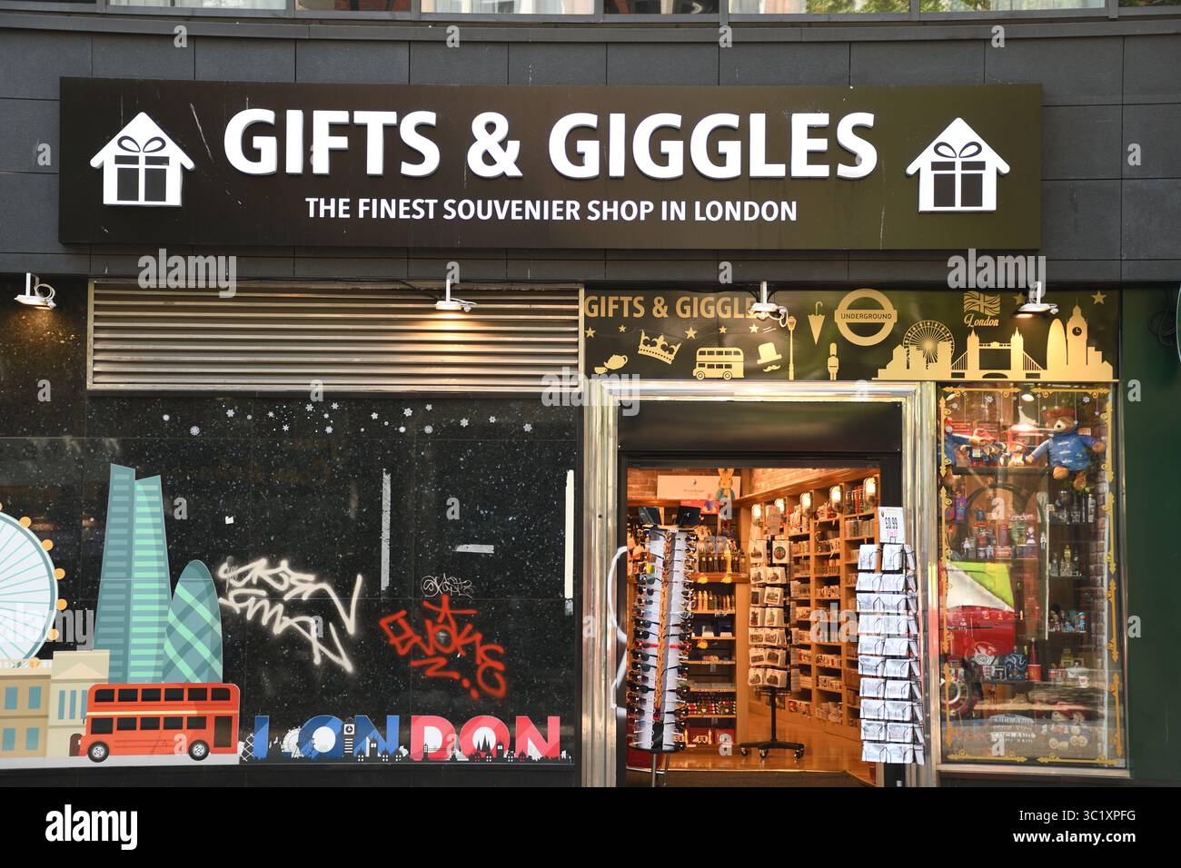 Souvenir Shop, Charing Cross Road, City of Westminster, London, Großbritannien Stockfoto