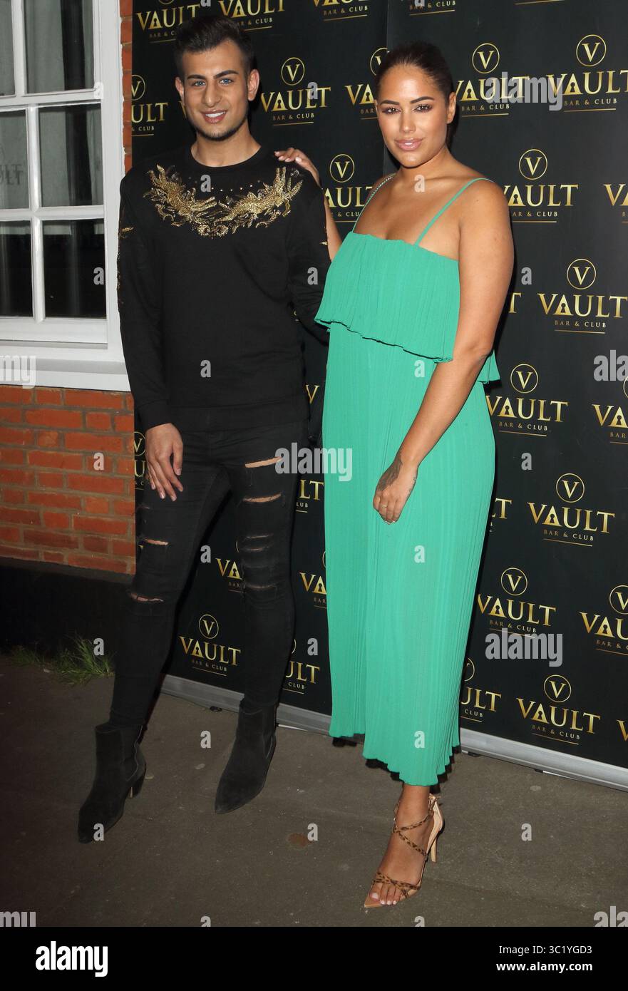 30. März 2019 – Stevenage, Hertfordshire, Vereinigtes Königreich – Malin Anderson und Junaid Ahmed nehmen an der Neueröffnung der Vault Bar & Club-Rebranding Teil, The Vault, High Street, Stevenage, Großbritannien (Credit Image: © Keith Mayhew/SOPA Images via ZUMA Wire) Stockfoto