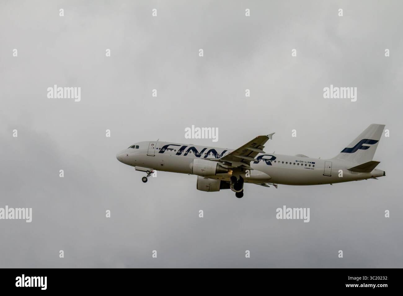 Brüssel, Belgien, 22. Juli 2025 Finnair Airbus A320 startet vom Flughafen Brüssel. Stockfoto Brüssel, Belgien, 22. Juli 2025 Finnair Airbus A320 startet vom Flughafen Brüssel. Stockfoto
