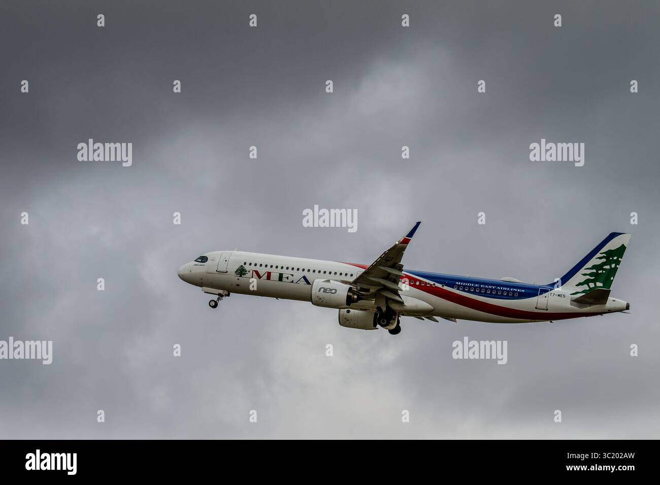Brüssel, Belgien, 22. Juli 2025 Middle East Airlines Airbus A321 Neo startet vom Flughafen Brüssel. Stockfoto Brüssel, Belgien, 22. Juli 2025 Middle East Airlines Airbus A321 Neo startet vom Flughafen Brüssel. Stockfoto