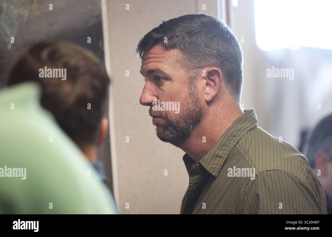 5. April 2019: CA, USA - der Kongressabgeordnete Duncan Hunter, der den 50. Kongressbezirk Kaliforniens vertritt, trifft am 5. April 2019 in Calexico, Kalifornien, kurz bevor Präsident Donald Trump den Raum für eine Diskussion über die US-mexikanische Grenze betritt. (Bild: © Hayne Palmour/San Diego Union-Tribune/TNS via ZUMA Wire) Stockfoto