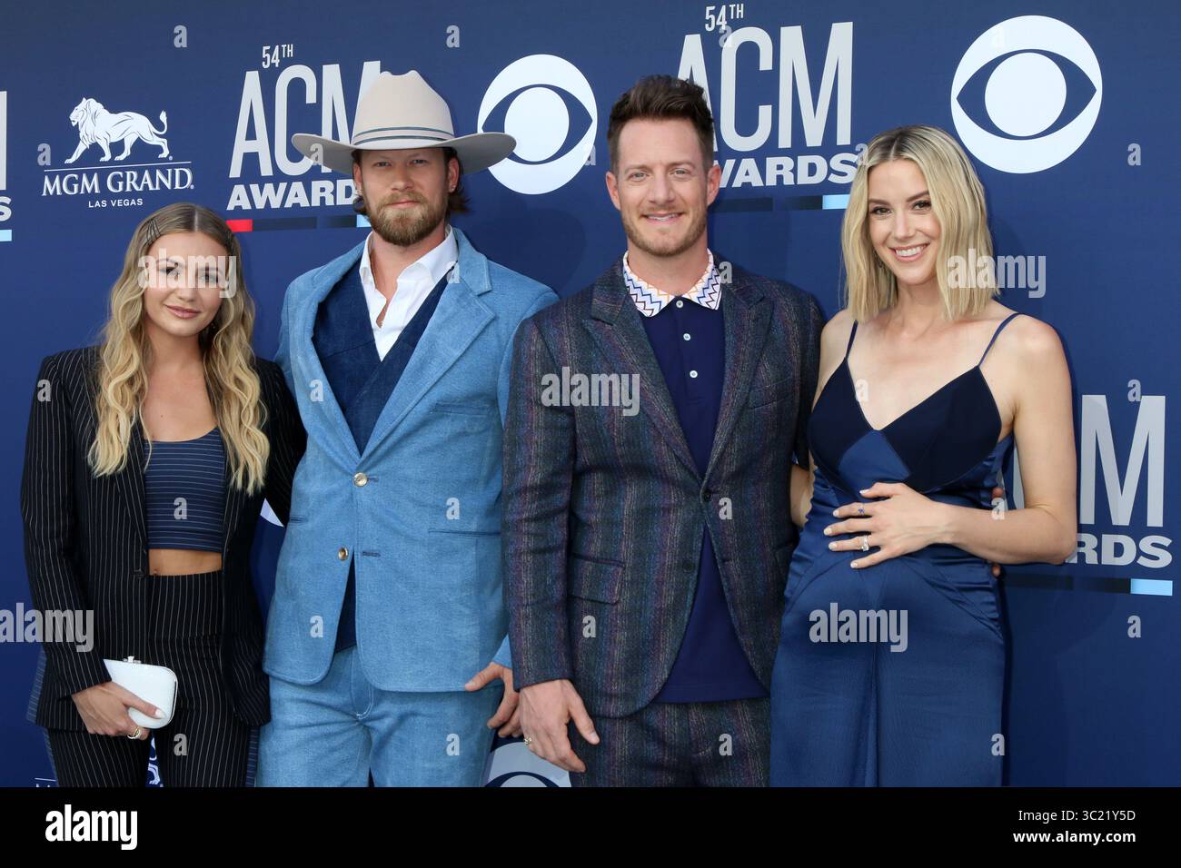 April 2019 - Las Vegas, NV, USA - LAS VEGAS - APR 7: Brittney Kelley, Brian Kelley, Tyler Hubbard, Hayley Hubbard bei den 54. Academy of Country Music Awards in der MGM Grand Garden Arena am 7. April 2019 in Las Vegas, NV (Kreditbild: © Kathy Hutchins Via ZUMA Wire) Stockfoto