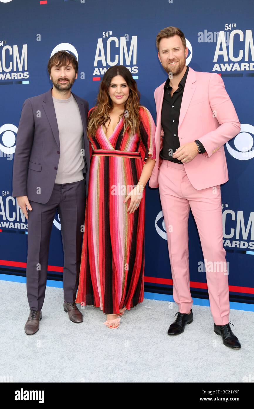 April 2019 - Las Vegas, NV, USA - LAS VEGAS - APR 7: Dave Haywood, Hillary Scott, Charles Kelley bei den 54. Academy of Country Music Awards in der MGM Grand Garden Arena am 7. April 2019 in Las Vegas, NV (Credit Image: © Kathy Hutchins Via ZUMA Wire) Stockfoto