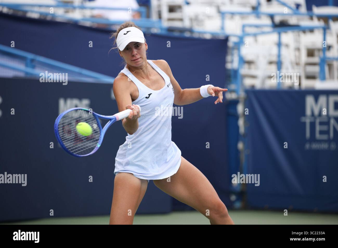 Washington, USA. Juli 2025. Magda Linette (POL) im zweiten Runde-Spiel der Frauen gegen Anna Kalinskaya (RUS) bei den Mubadala DC Citi Open am Mittwoch, 23. Juli 2025. (Foto: Nick Piacente/SIPA USA) Credit: SIPA USA/Alamy Live News Stockfoto