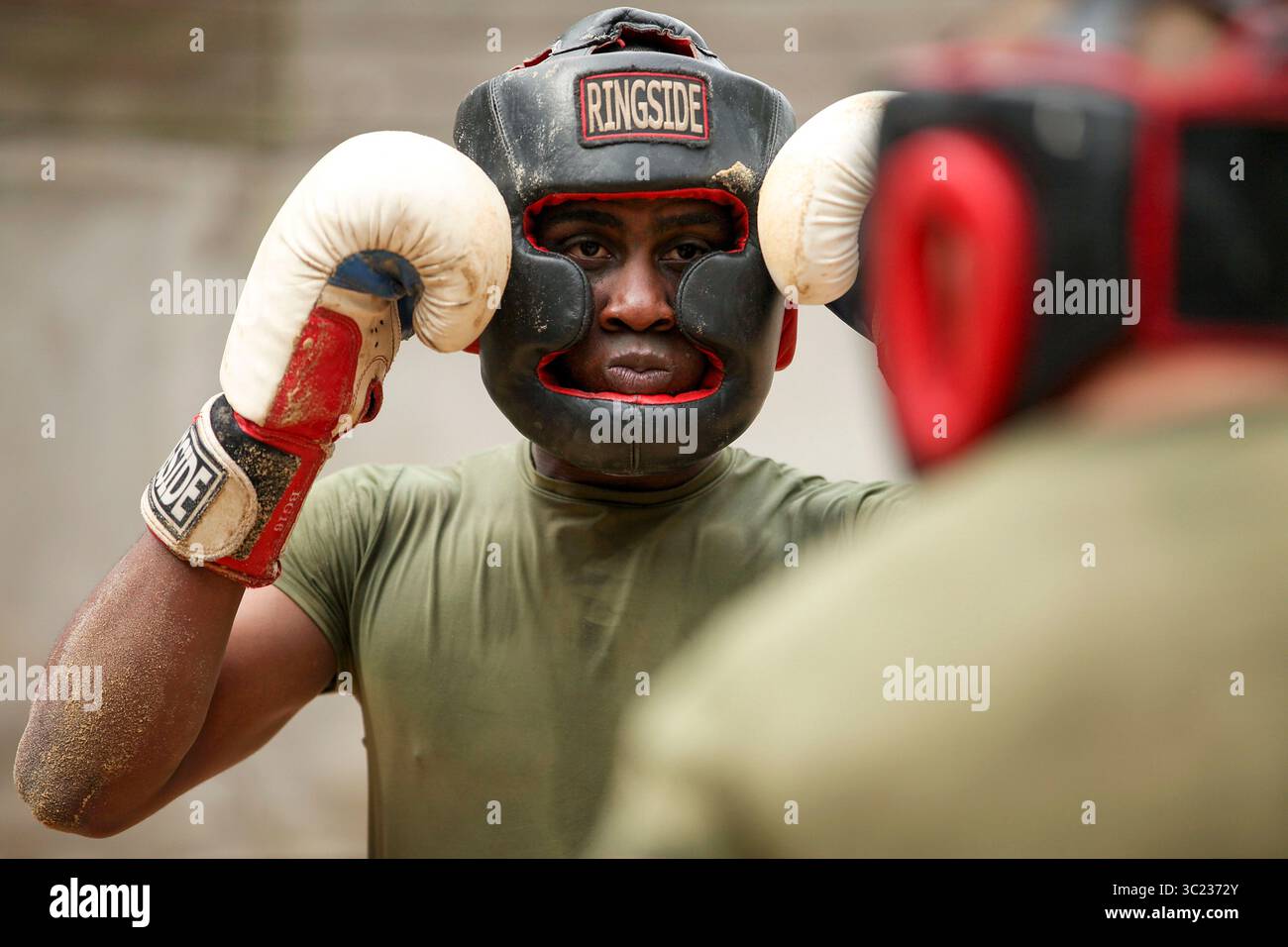 12. April 2019 - Beaufort, South Carolina, USA - Rekruten mit Charlie Company, 1. Rekrut Training Battalion, kämpfen in Boxspielen und Pupillenstickspielen während des Tiegels der Firma, 12. April. (Kreditbild: © U.S. Marine Corps/ZUMA Wire/ZUMAPRESS.com) Stockfoto
