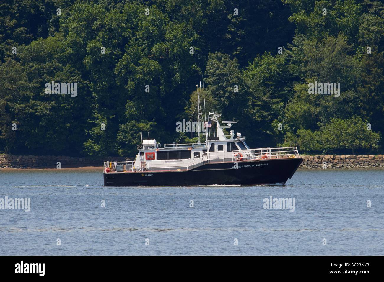 Das US Army Corps of Engineers vermisst im Sommer das Schiff Dobrin auf dem Hudson River in New York Stockfoto Das US Army Corps of Engineers vermisst im Sommer das Schiff Dobrin auf dem Hudson River in New York Stockfoto