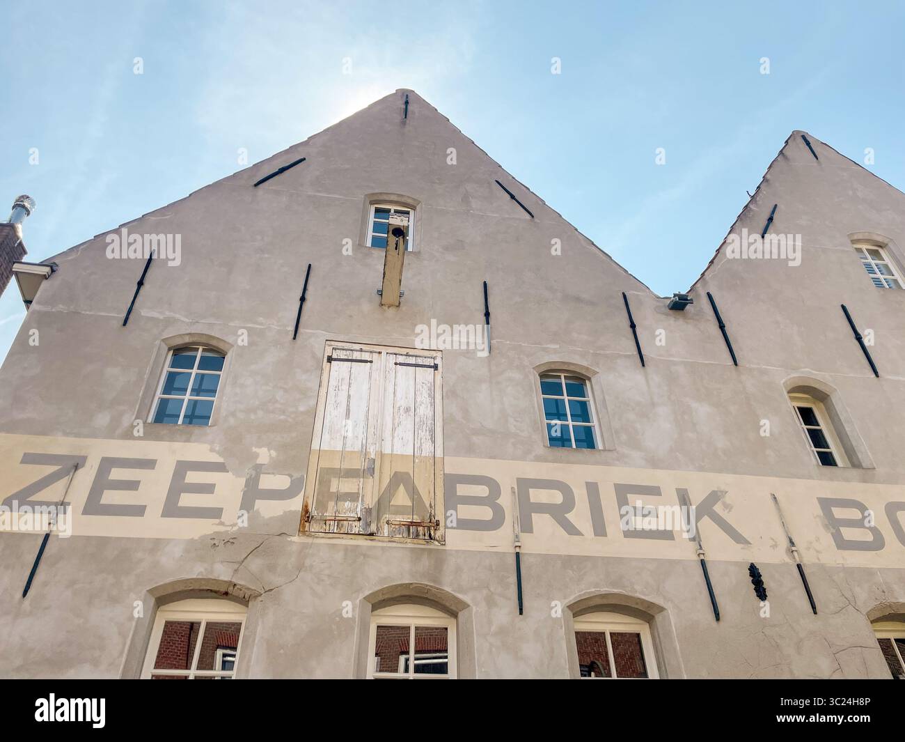 Alte Seifenfabrik im Zentrum von Delft, Niederlande. Juni 2025. Stockfoto