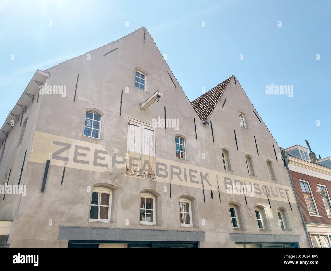 Alte Seifenfabrik im Zentrum von Delft, Niederlande. Juni 2025. Stockfoto