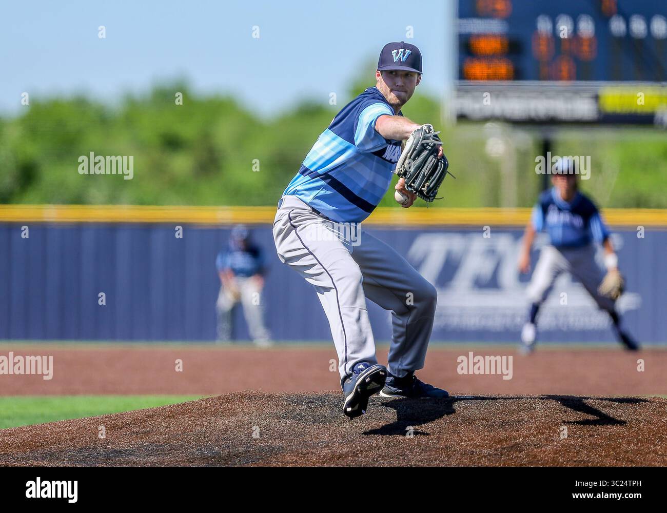 27. April 2019: Der Pitcher Jacob Head der Washburn University (3) spielt während eines Baseballspiels zwischen den Washburn Ichabods und den Central Oklahoma Bronchos im Wendell Simmons Field in Edmond, OK. Graues Siegel/CSM(Credit Image: &Copy; graues Siegel/CSM via ZUMA Wire) Stockfoto