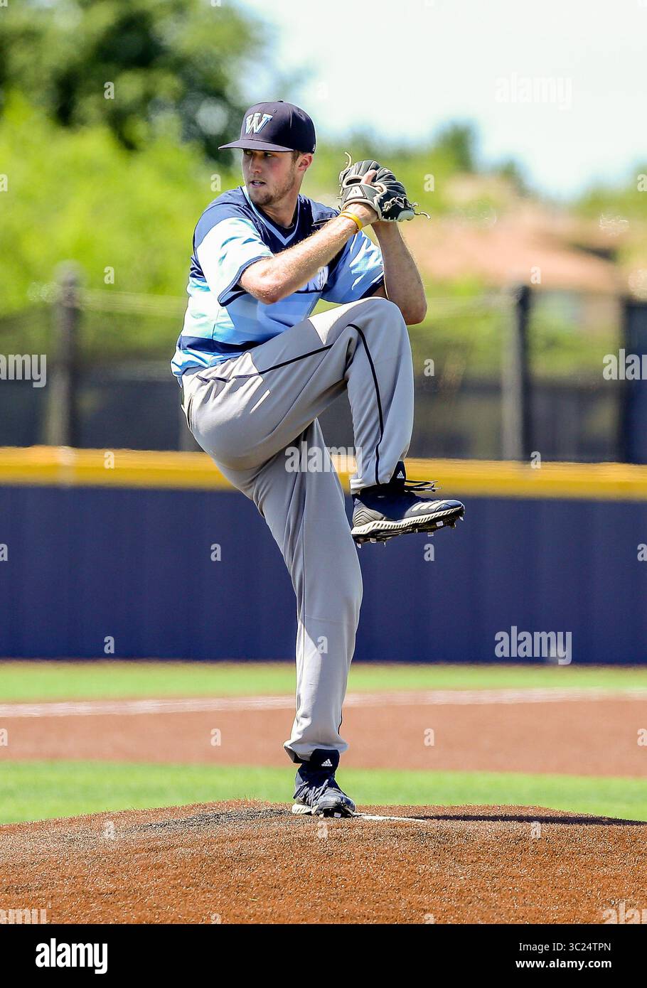 27. April 2019: Der Pitcher Jacob Head der Washburn University (3) spielt während eines Baseballspiels zwischen den Washburn Ichabods und den Central Oklahoma Bronchos im Wendell Simmons Field in Edmond, OK. Graues Siegel/CSM(Credit Image: &Copy; graues Siegel/CSM via ZUMA Wire) Stockfoto