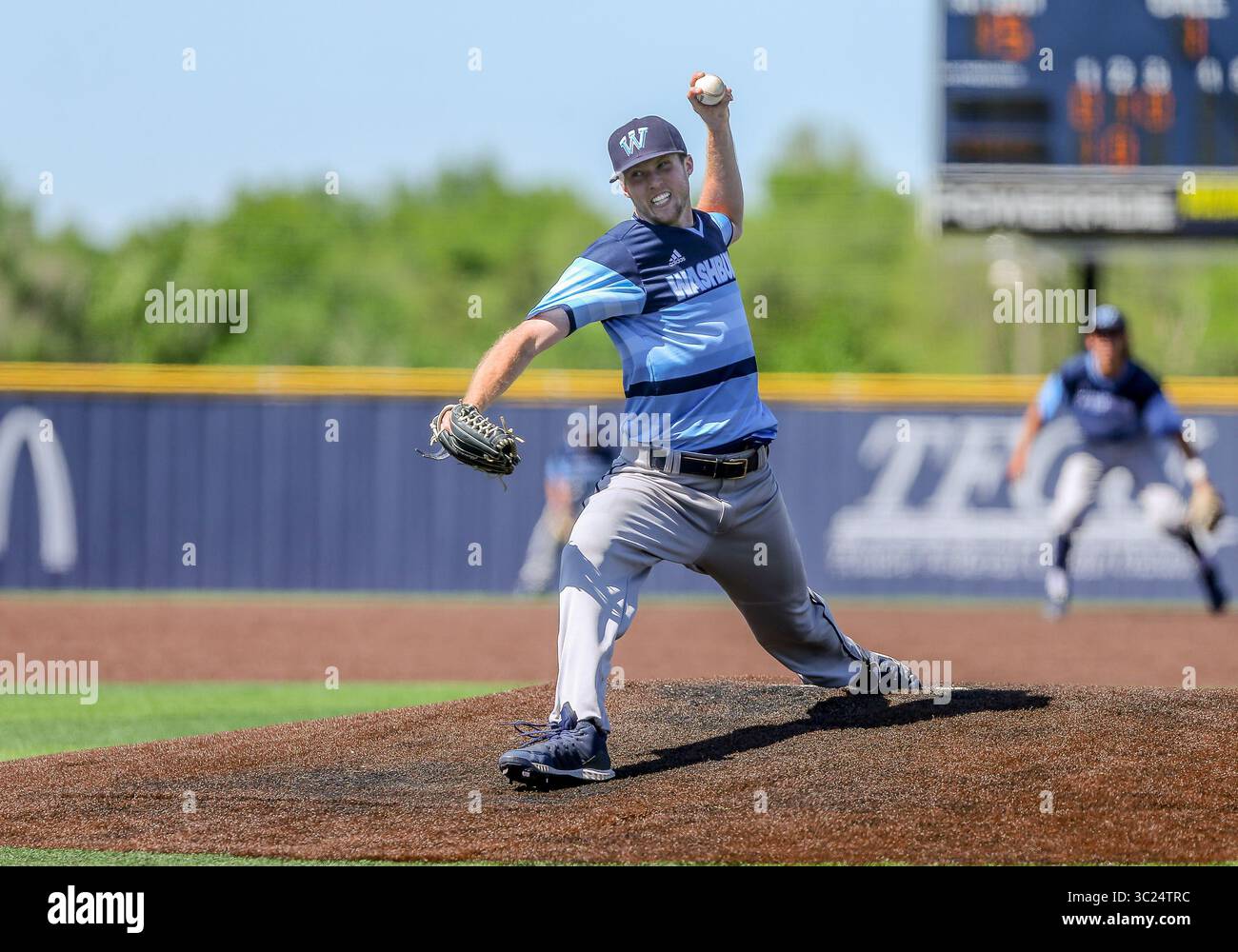 27. April 2019: Der Pitcher Jacob Head der Washburn University (3) spielt während eines Baseballspiels zwischen den Washburn Ichabods und den Central Oklahoma Bronchos im Wendell Simmons Field in Edmond, OK. Graues Siegel/CSM(Credit Image: &Copy; graues Siegel/CSM via ZUMA Wire) Stockfoto